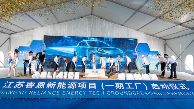 上海工商业储能系统：设备参数尺寸解析与选型要点