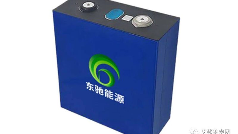 光伏板材质耐候性测试：确保光伏电站持久稳定运行的秘密武器